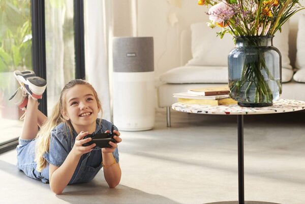 Oczyszczacz powietrza Philips AC4236/10 w salonie