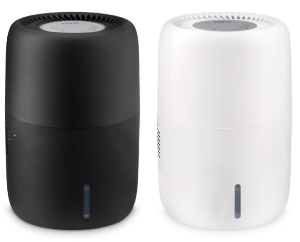 Nawilżacze powietrza Klarta Humea Black i Klarta Humea White na białym tle.