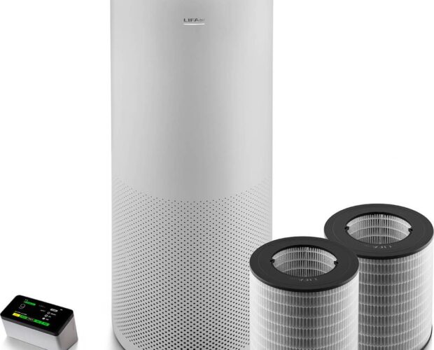 Oczyszczacz powietrza LIFAair LA500 z przodu wraz z filtrami