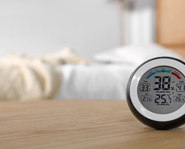 czujnik wilgotności na tle pokoju