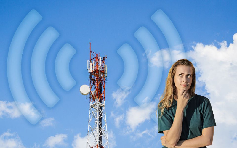 wieża transmisyjna, fale wifi i kobieta